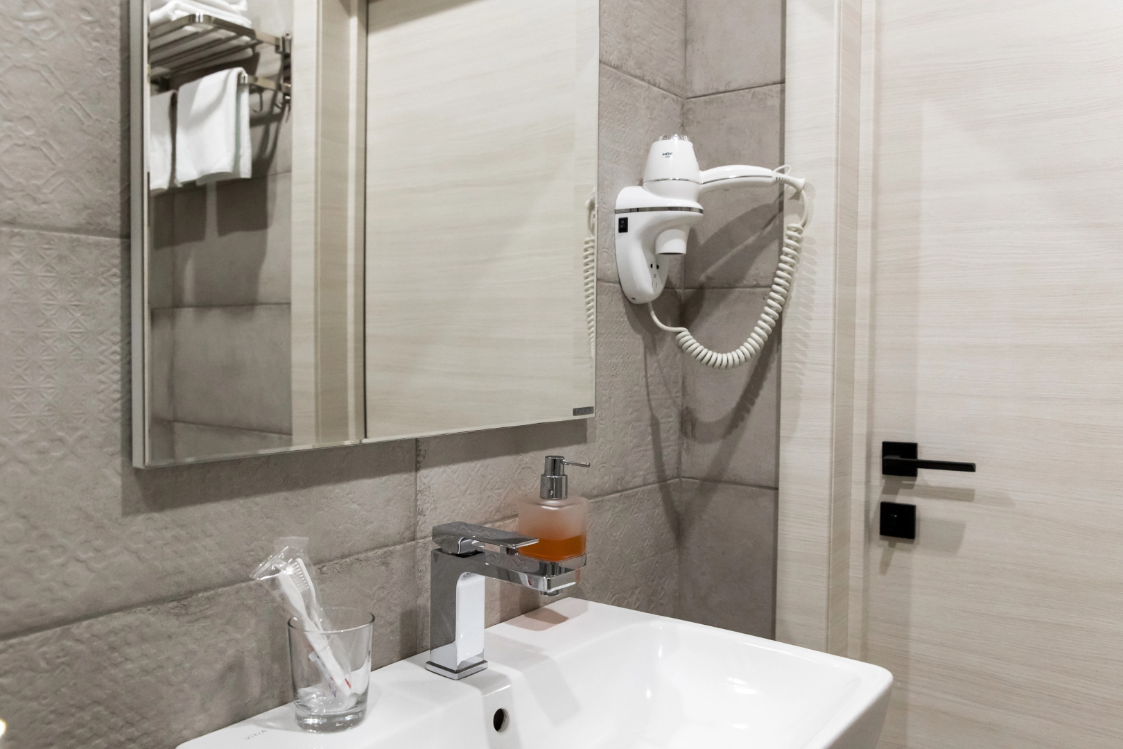 Отель Элеон