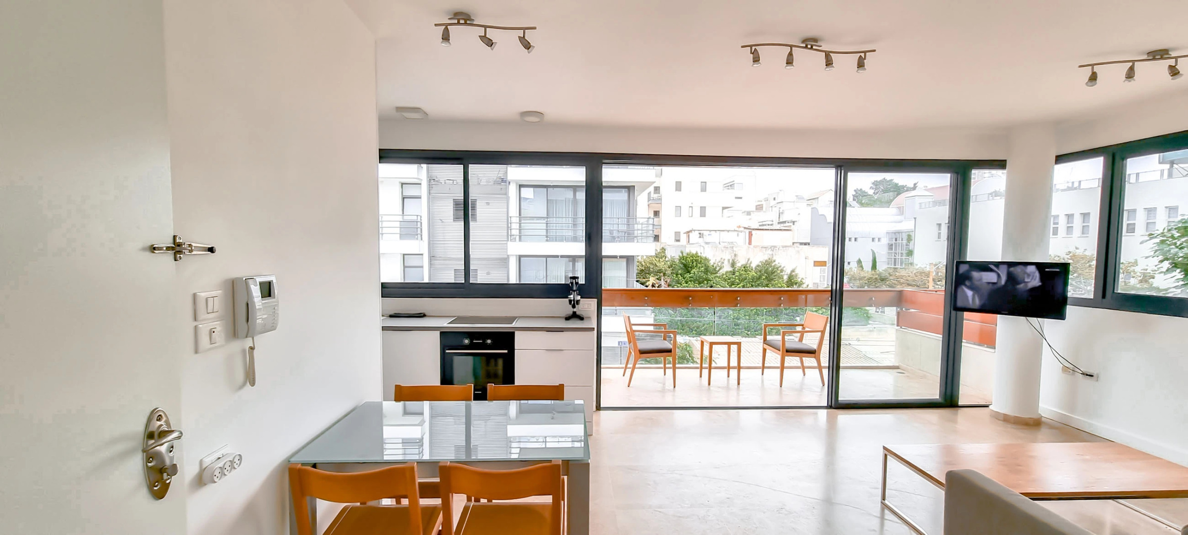 Апартаменты Ophrys 1BR Tel Aviv Kerem Kalisher