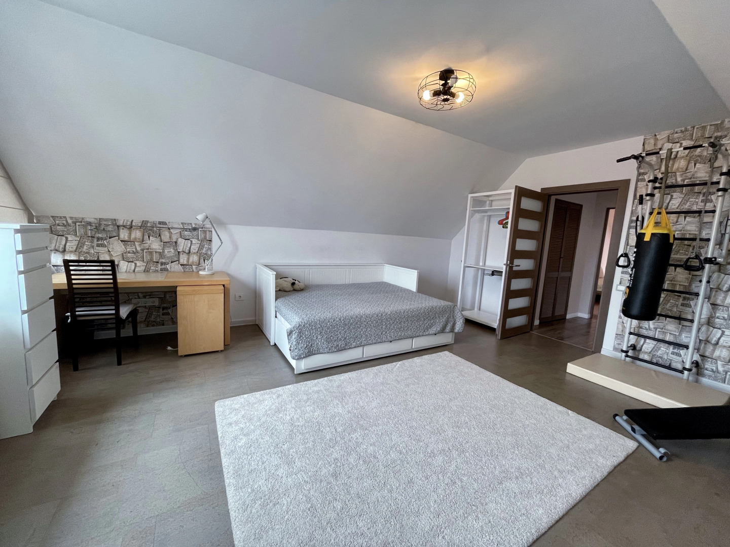 Квартира Трехкомнатная Cемейная в Amalienau