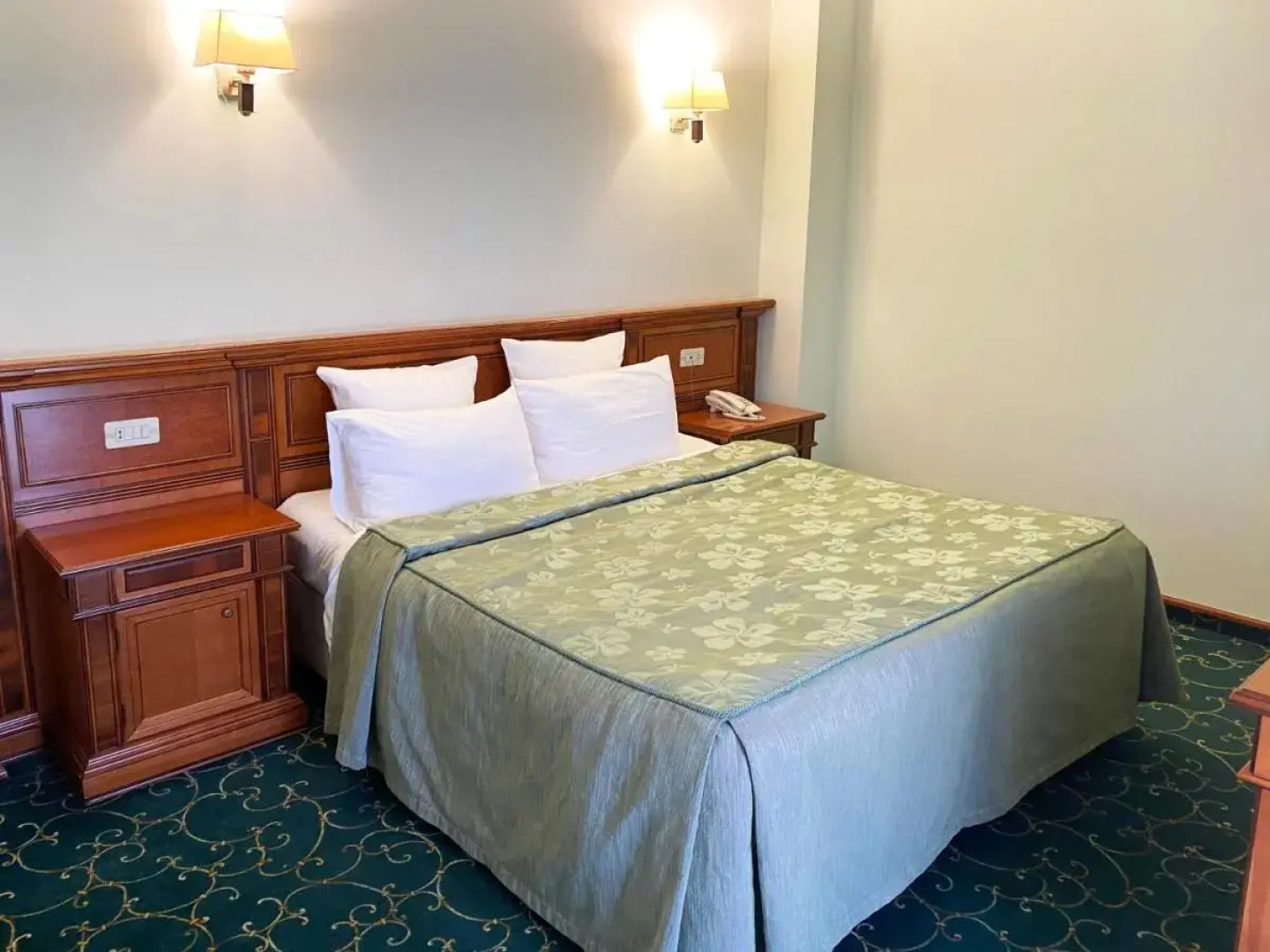 Отель Hotel Russia