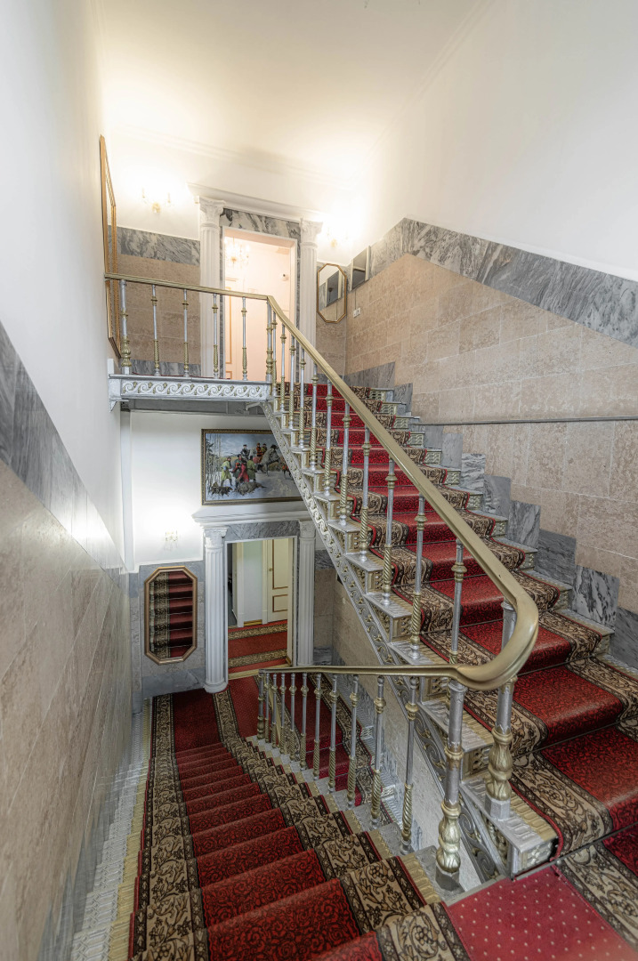 Отель Ист-Вест