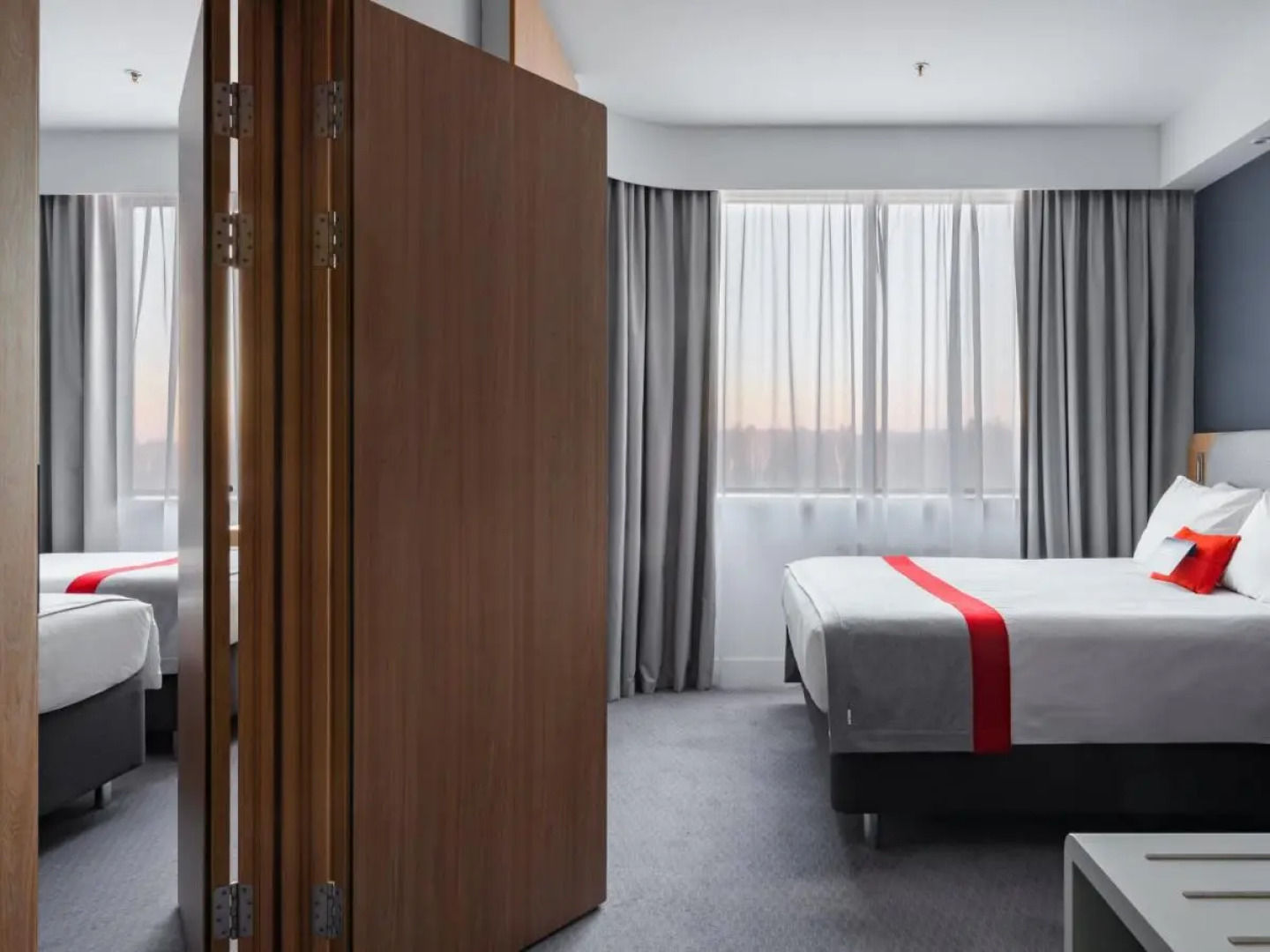 Отель Holiday Express Moscow Sheremetyevo Airport