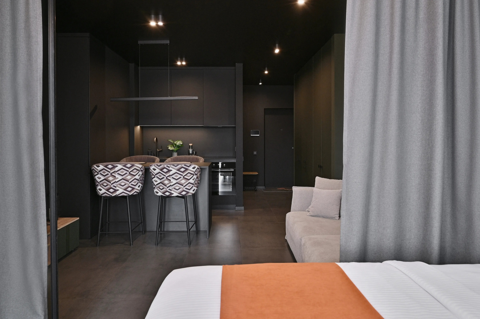 Квартира Aparts Pro+ Студия Black Panorama у Волги в ЖК Галактика на 16 Этаже