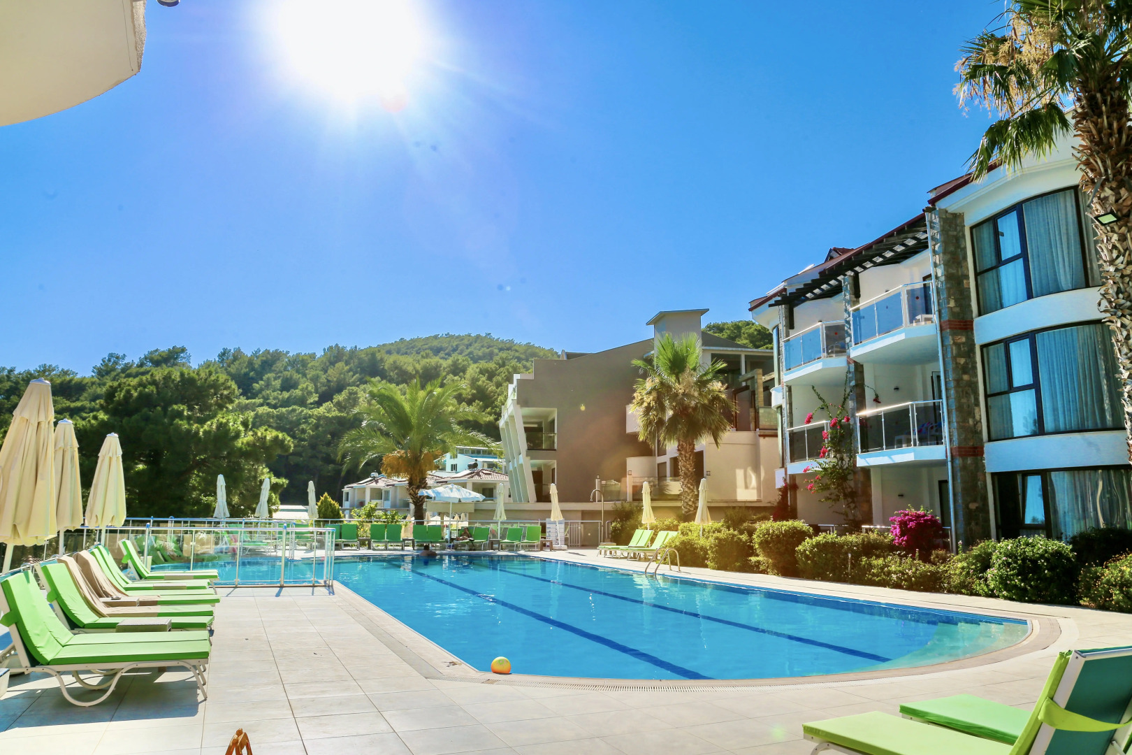 Tropical Deluxe Hotel