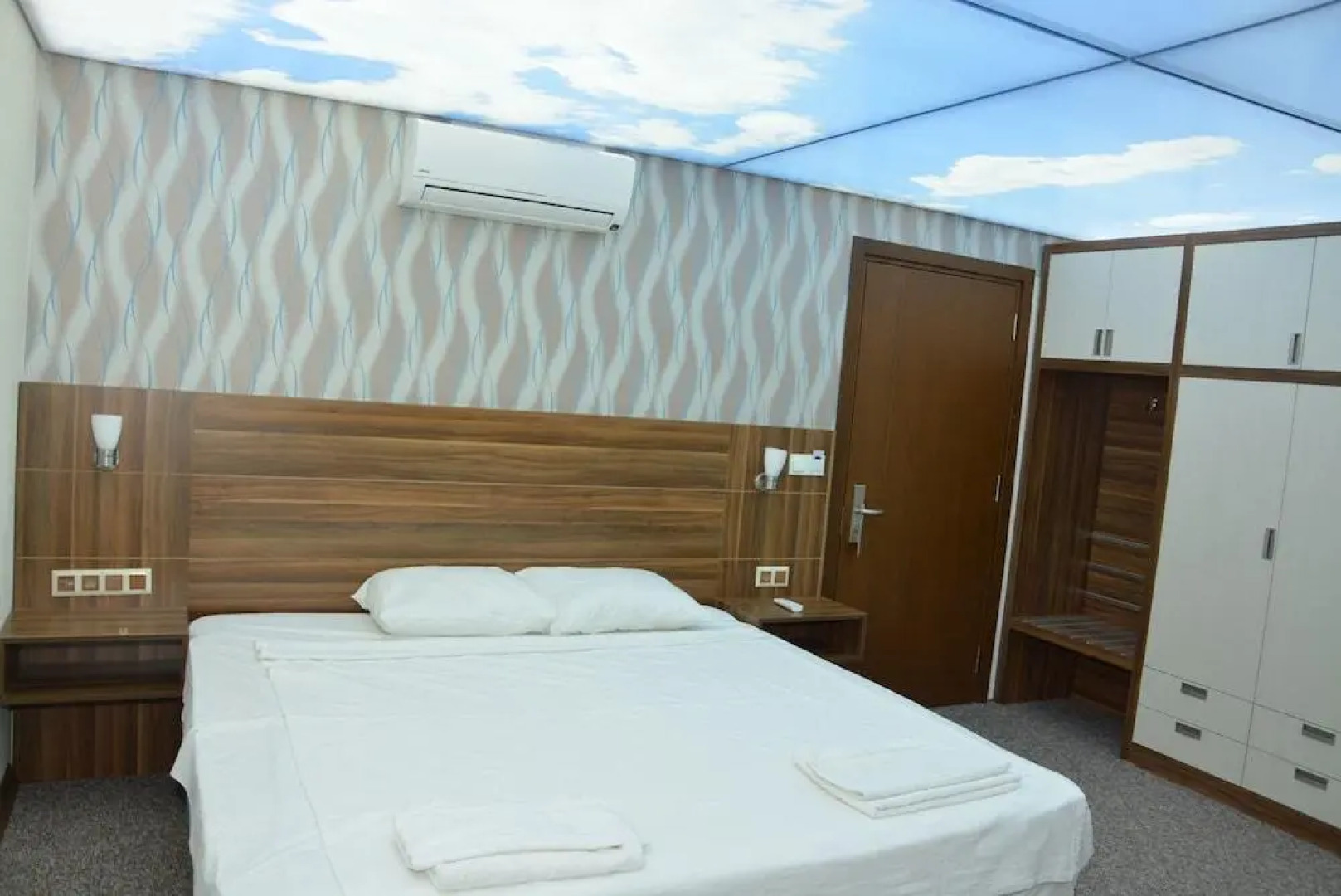 Отель Emily Rose