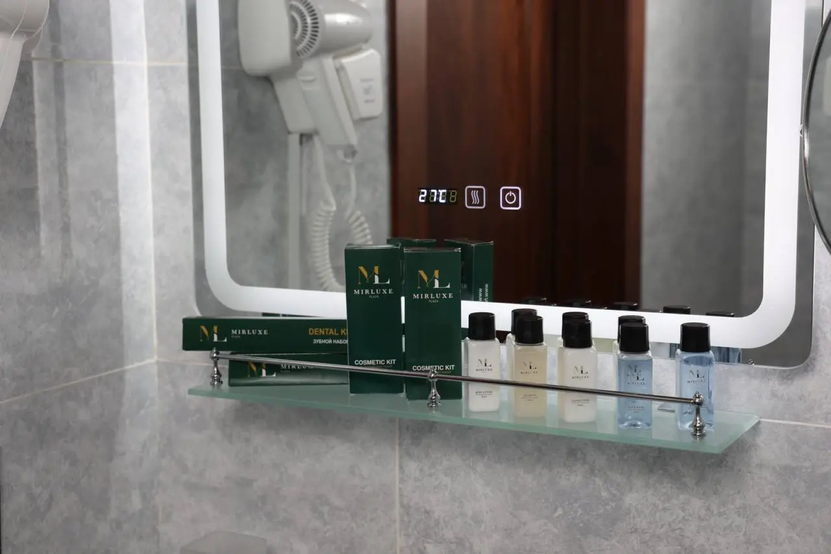 Отель Mir Luxe Plaza