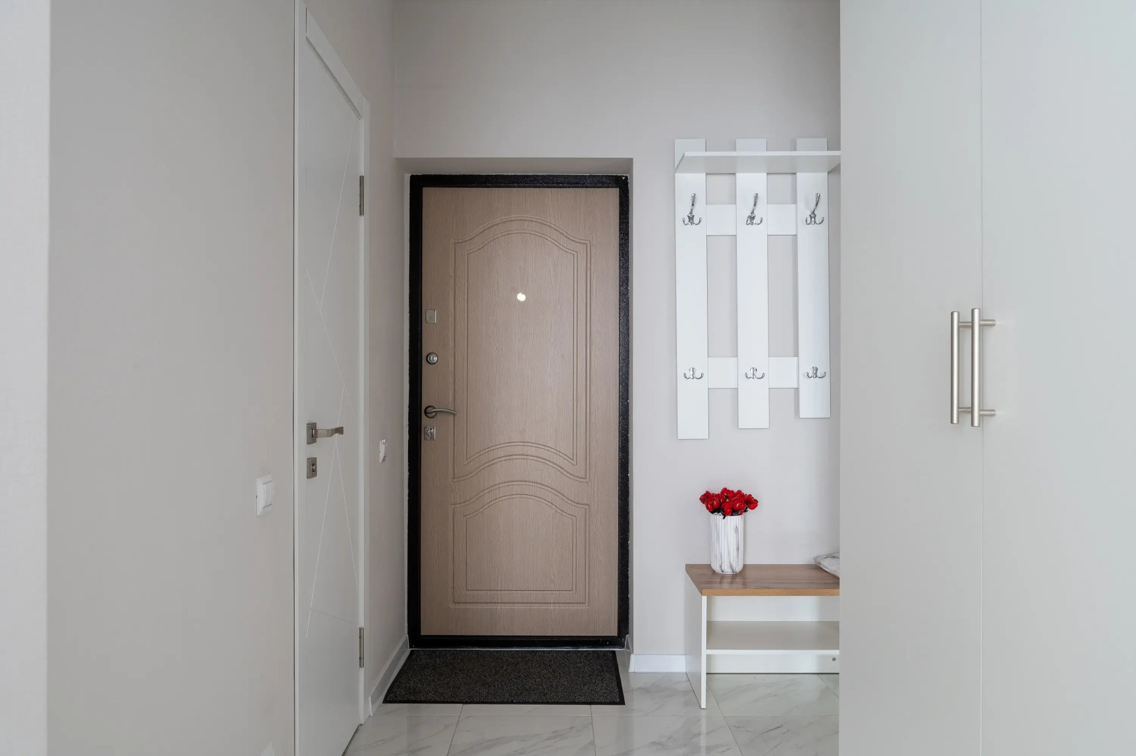 Светлая квартира с панорамными окнами. МПС 82