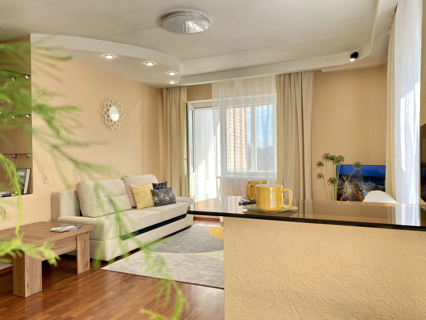 Апартаменты Sunny сети DeNewHome у площади Ленина