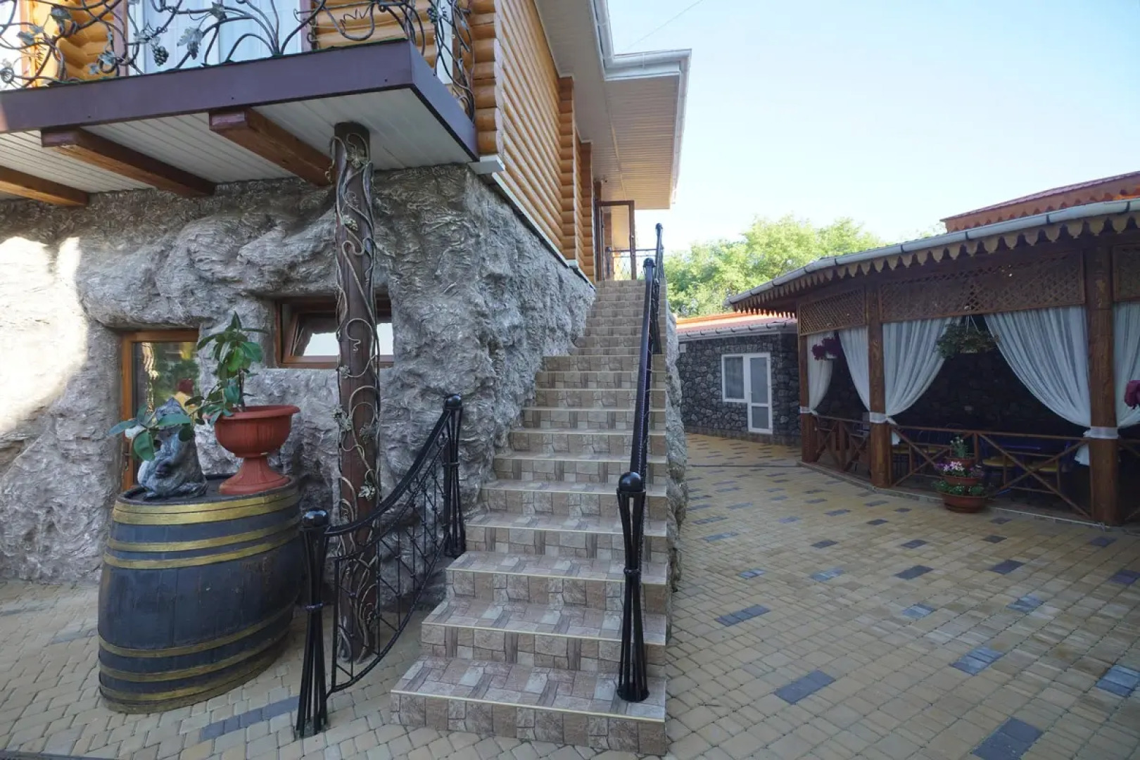 Отель Роман