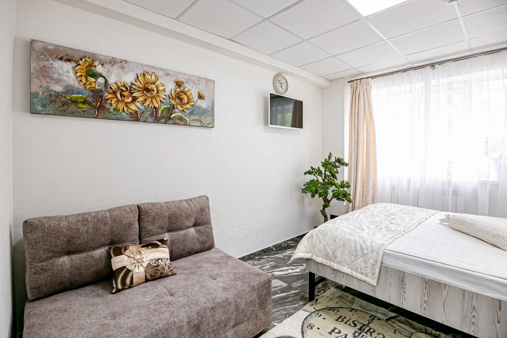 Отель Лидер