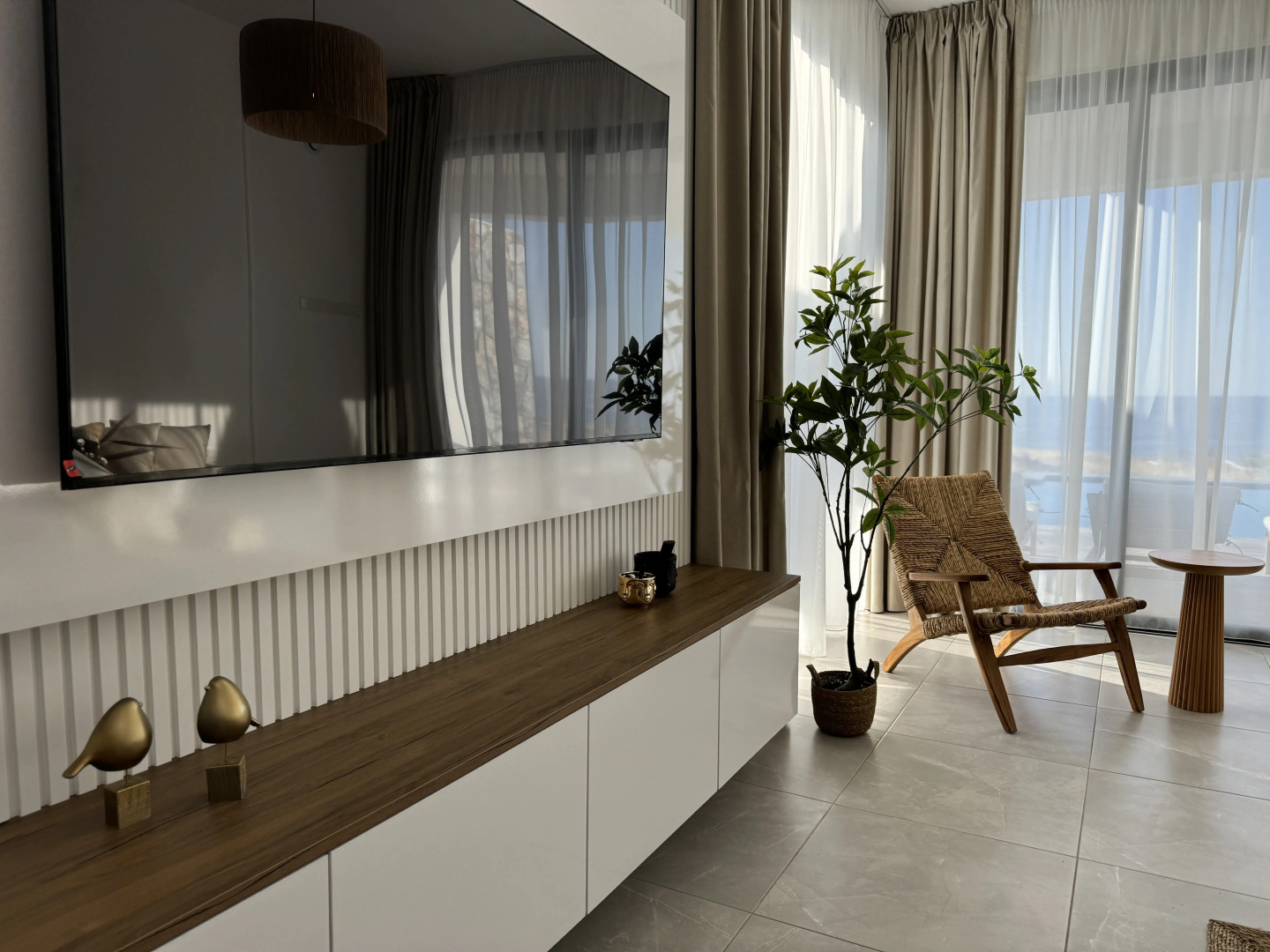 Бунгало Современное бунгало на берегу Средиземного моря