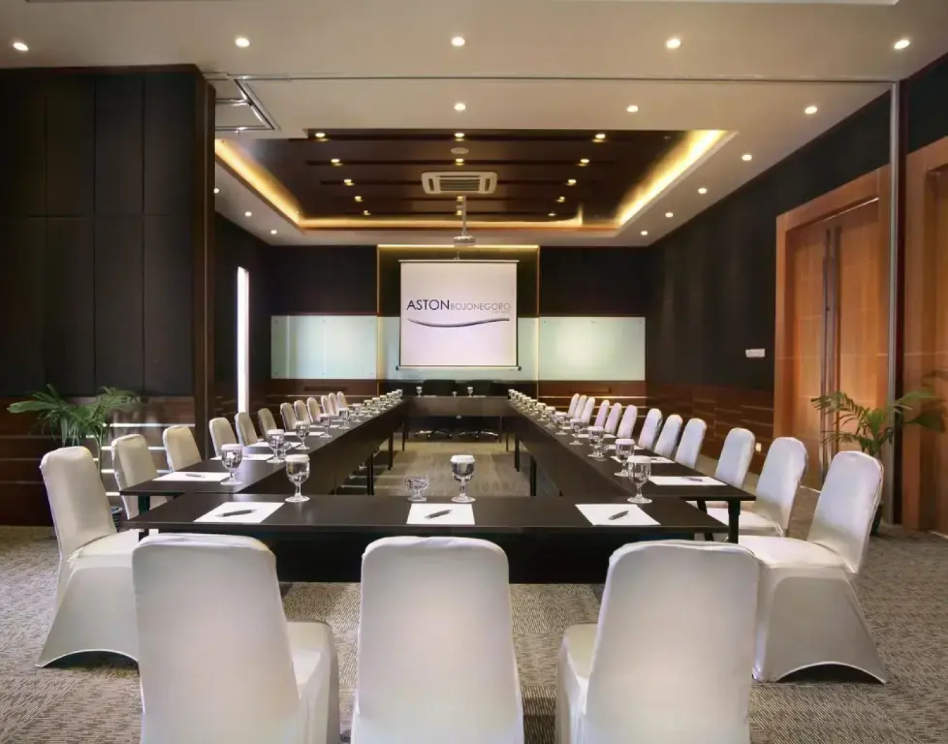 Отель Aston Bojonegoro City Hotel