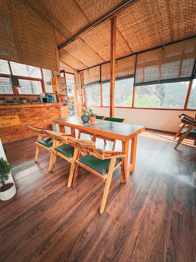 Хостел Young Monk Hostel & Cafe Jibhi