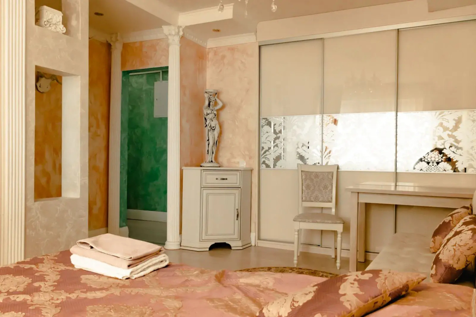 Квартира в античном стиле