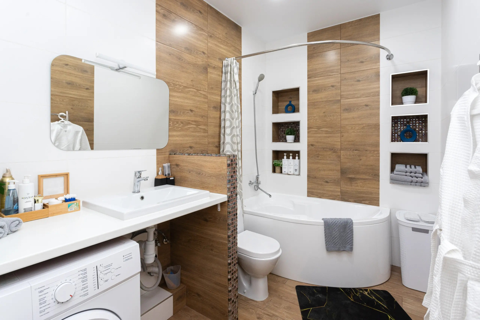 Квартира класса комфоpт плюс с красивым видом из окна в историческом центре города Амалиенау