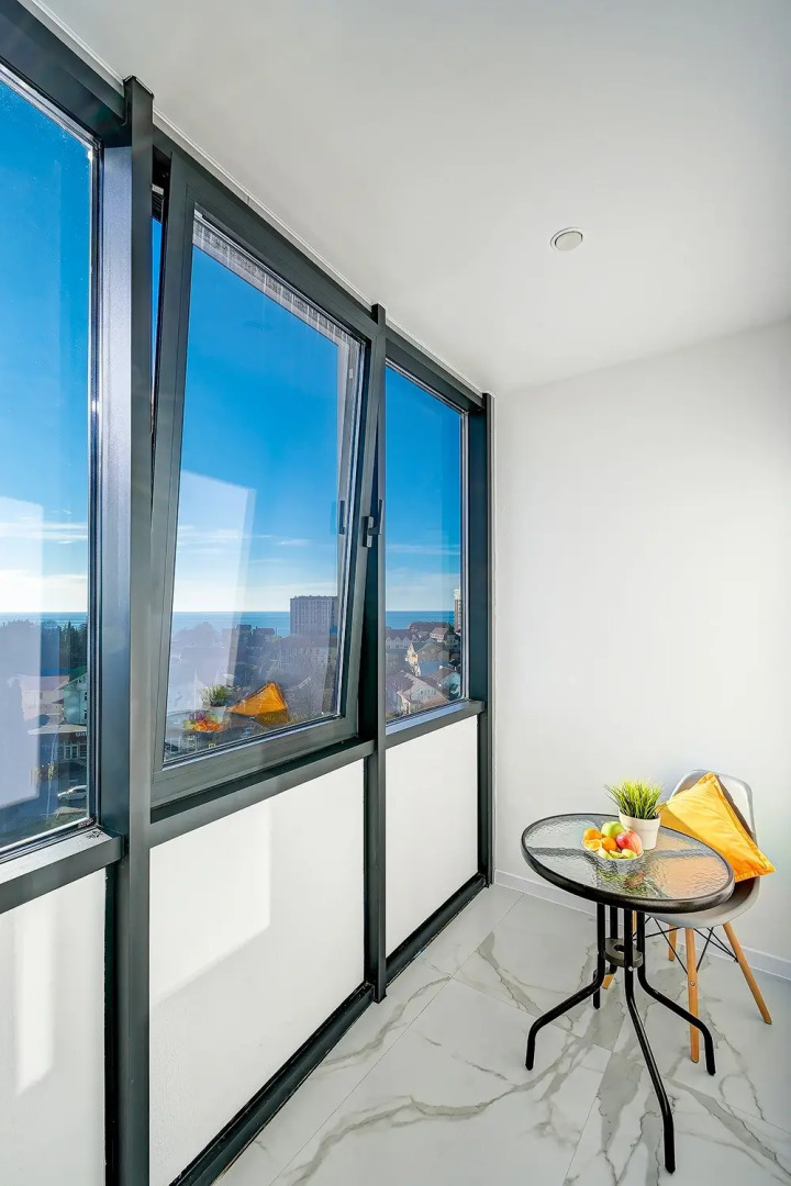 Апартаменты MorskayaSimfonya2 уютные с балконом видом на море и бассейном на территории