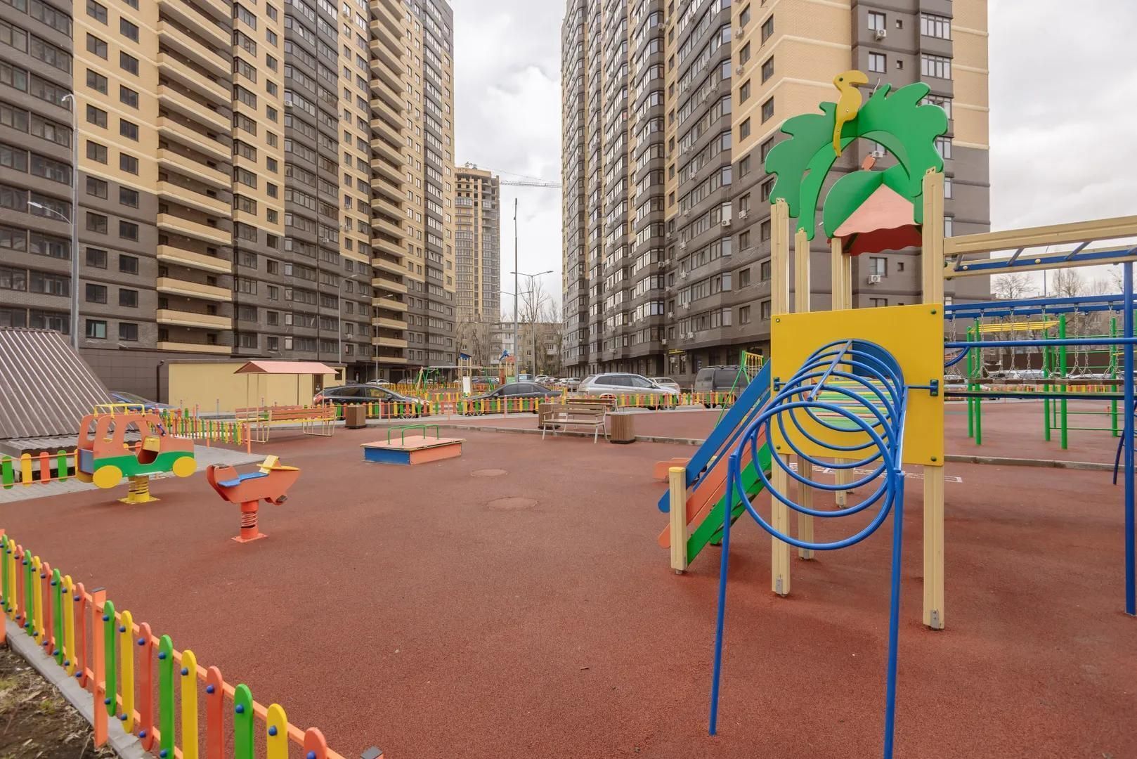 Апартаменты Red студия рядом с ТРЦ Горизонт