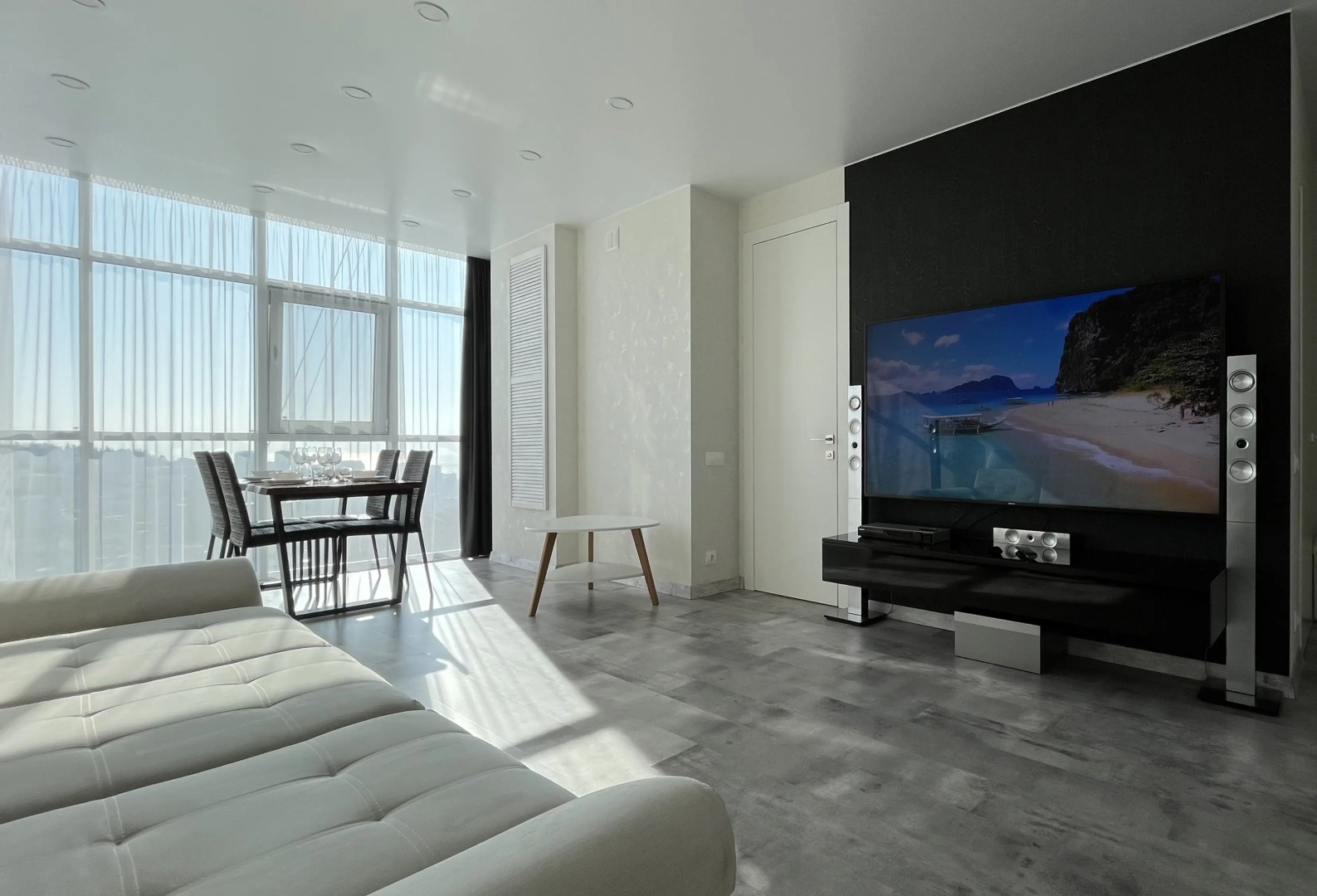 Апартаменты Трехкомнатные на Альпийской 27