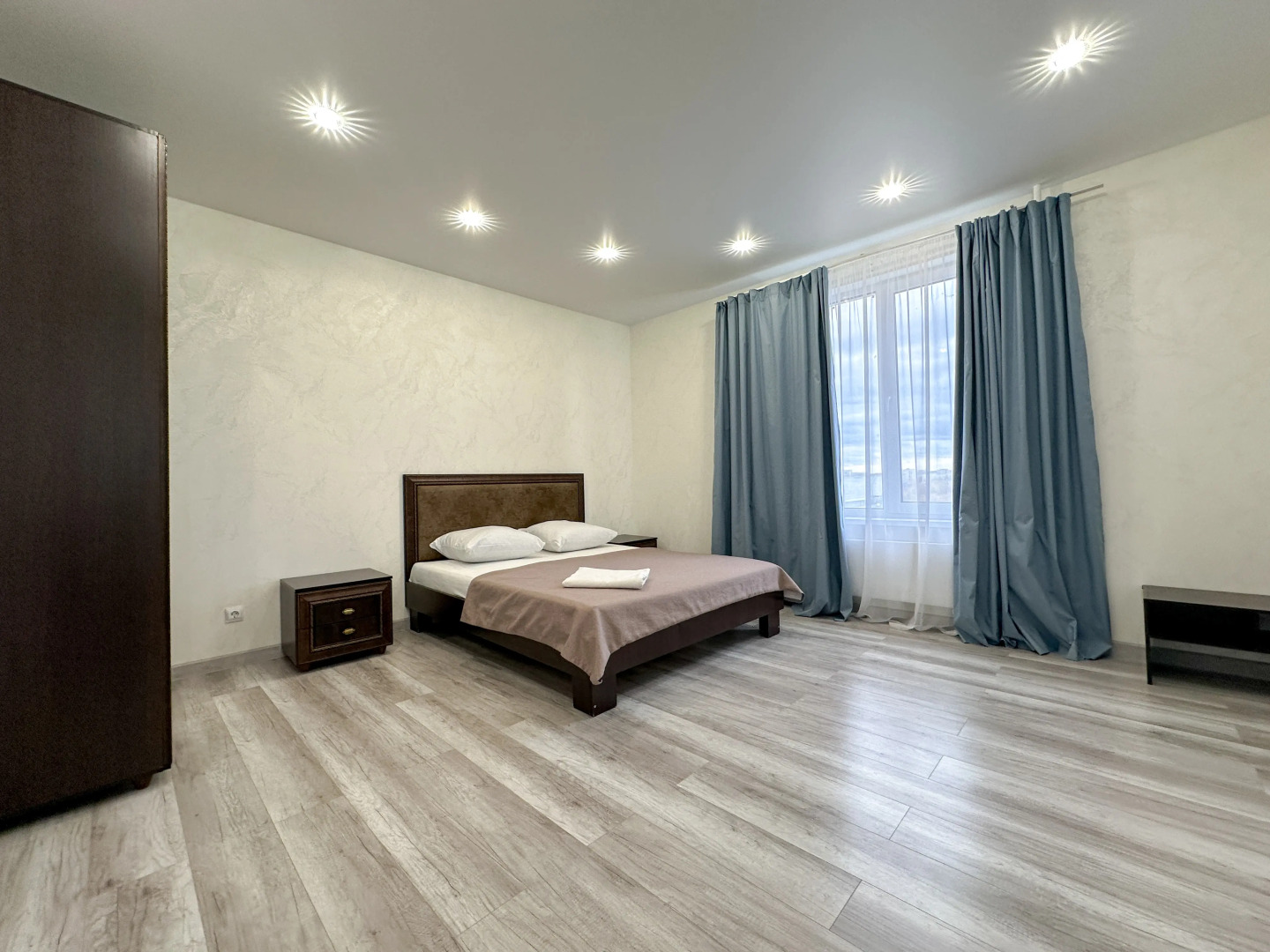 Квартира Трехкомнатная Оптимистов 9