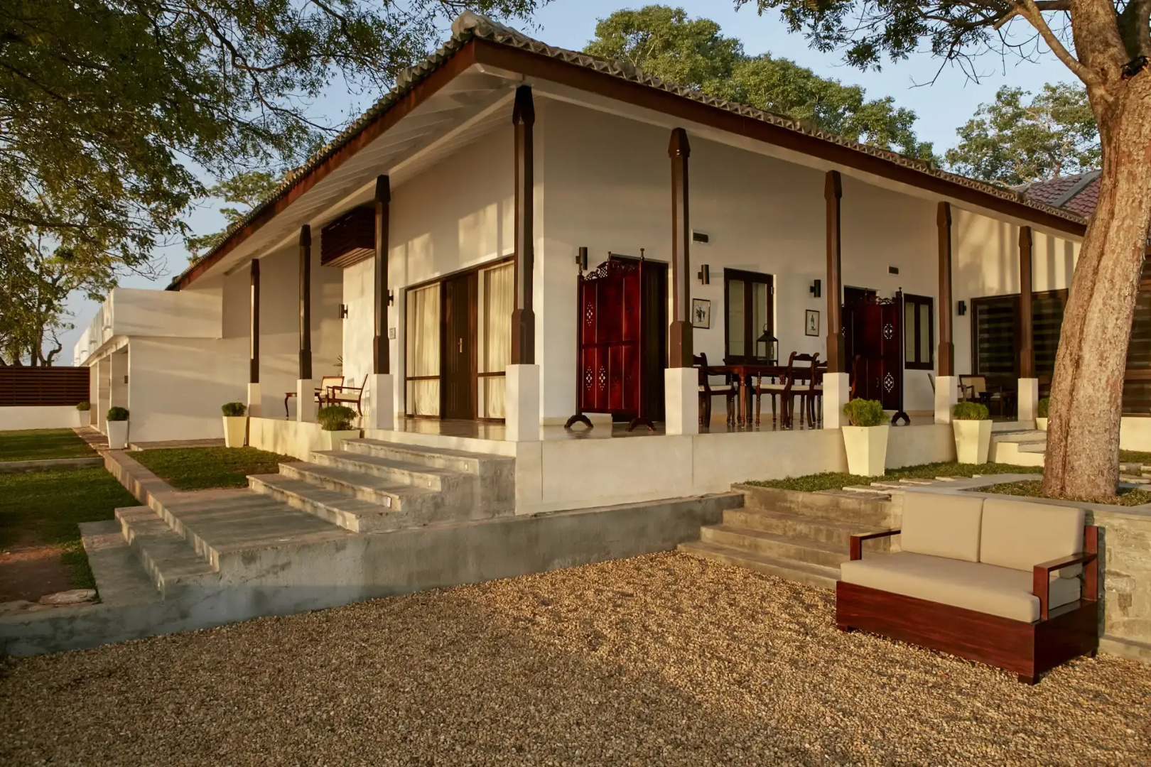 Отель EKHO Lake House - From Colonial Bungalow to Royal Retreat