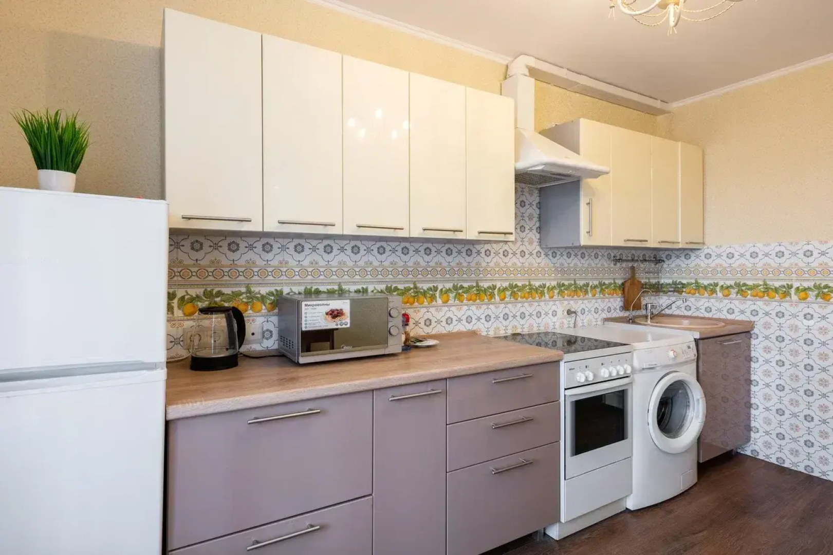 Апартаменты улучшенные Natali на метро Академика Янгеля