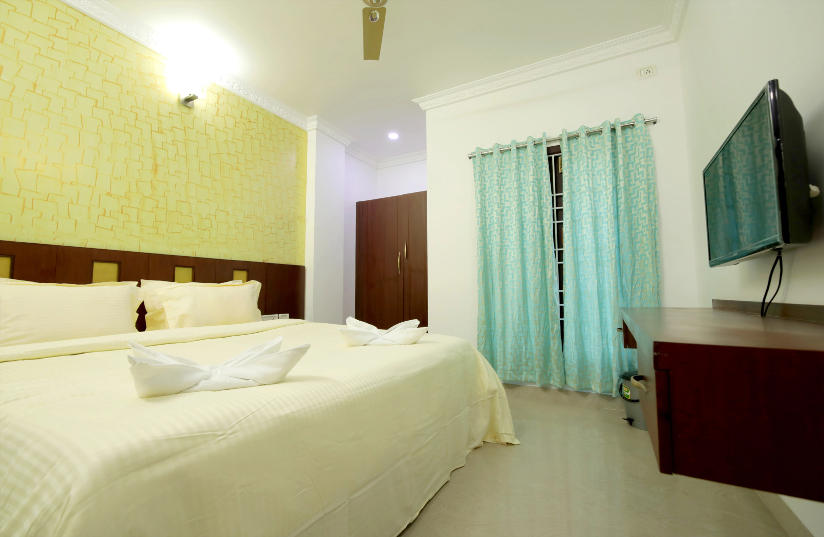 Отель Lee Crysstal