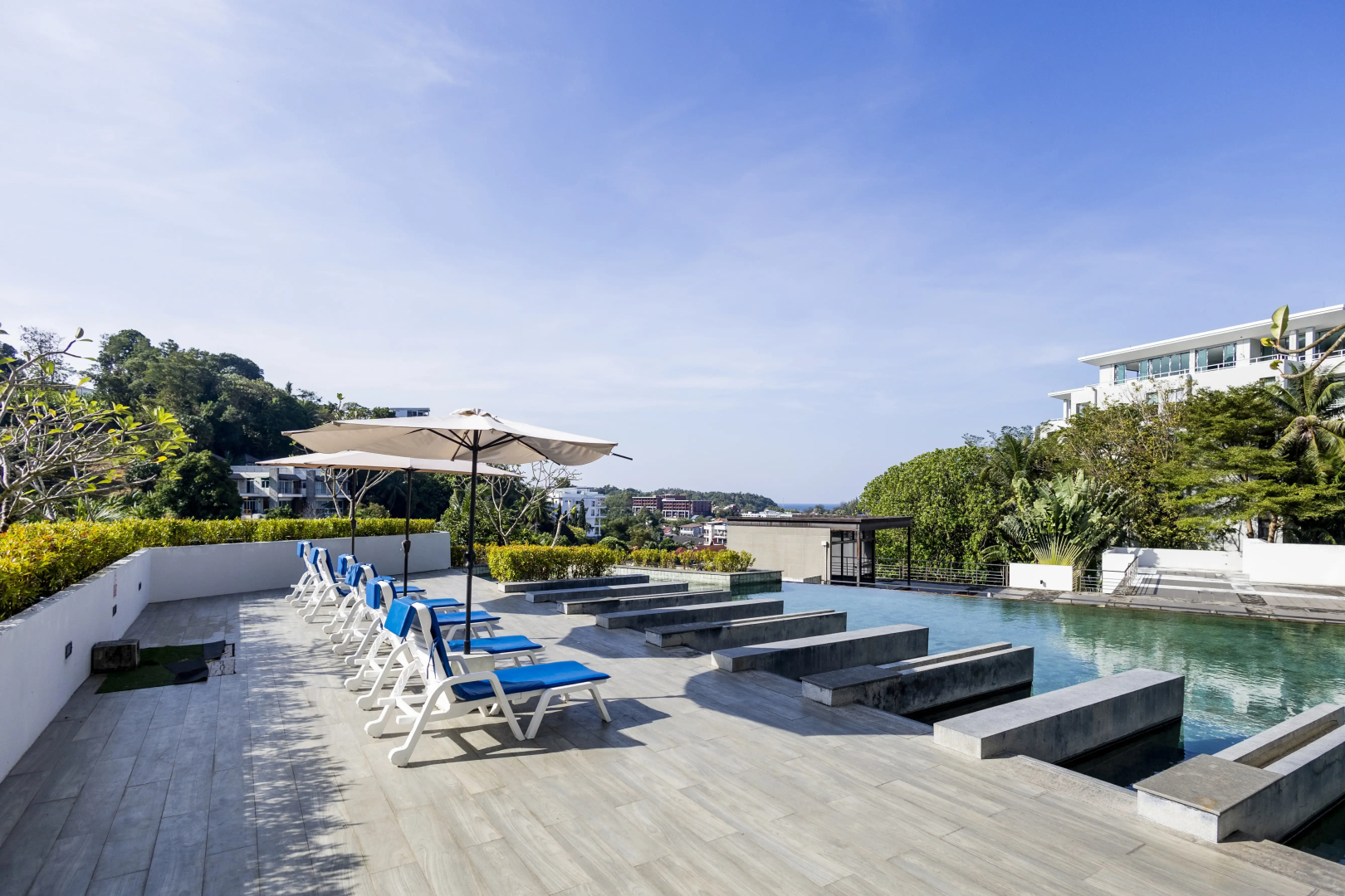 Апарт-отель Karon Beach Residence Phuket