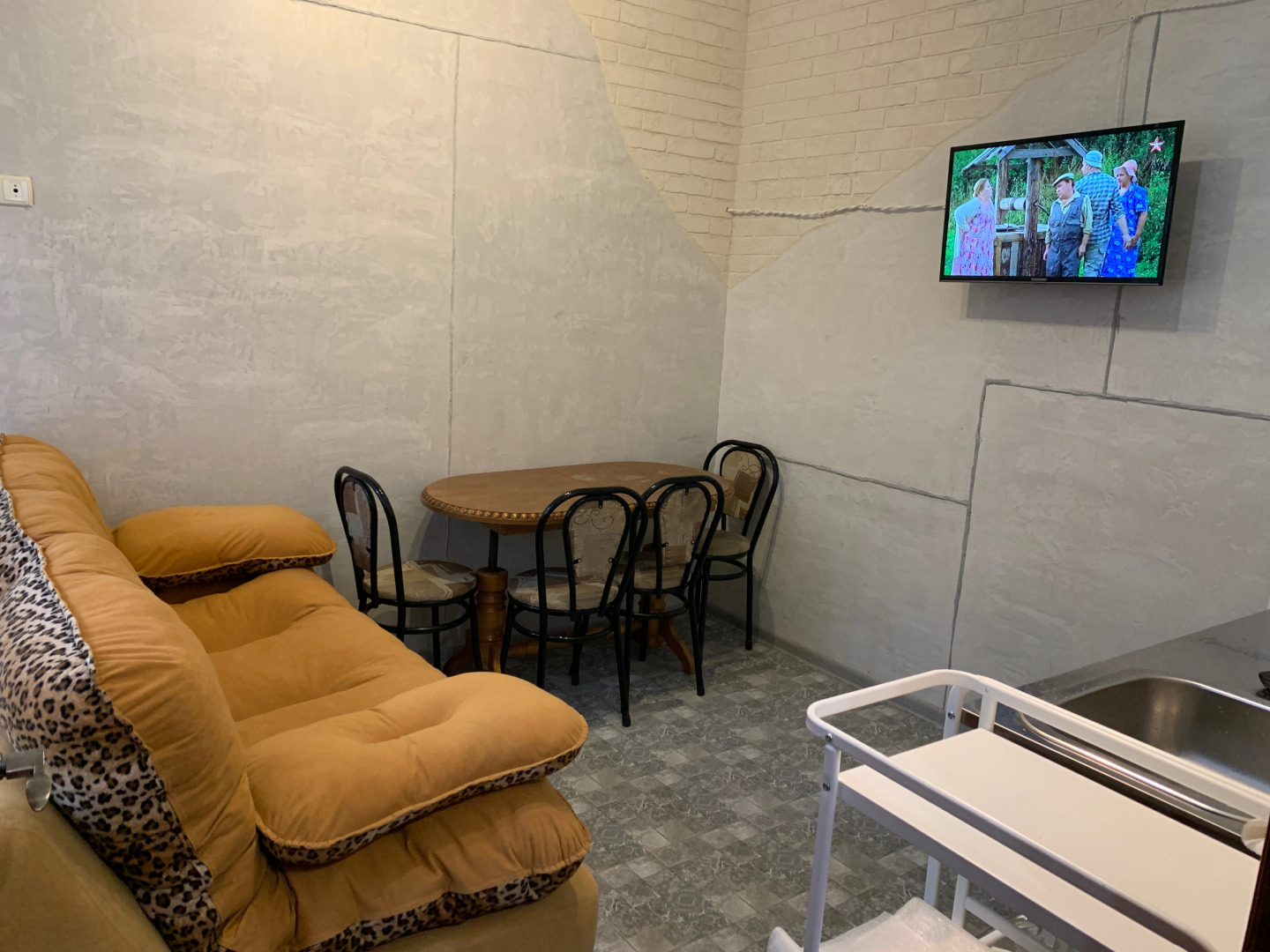 Апартаменты Статус на Кирова 10 в Ялте 1