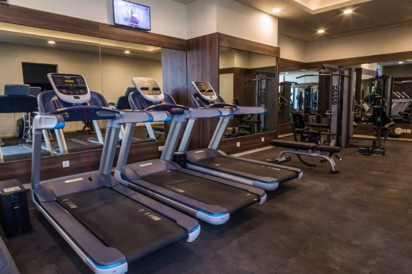 Апартаменты HEYCH Residences - Eko Pearl Towers