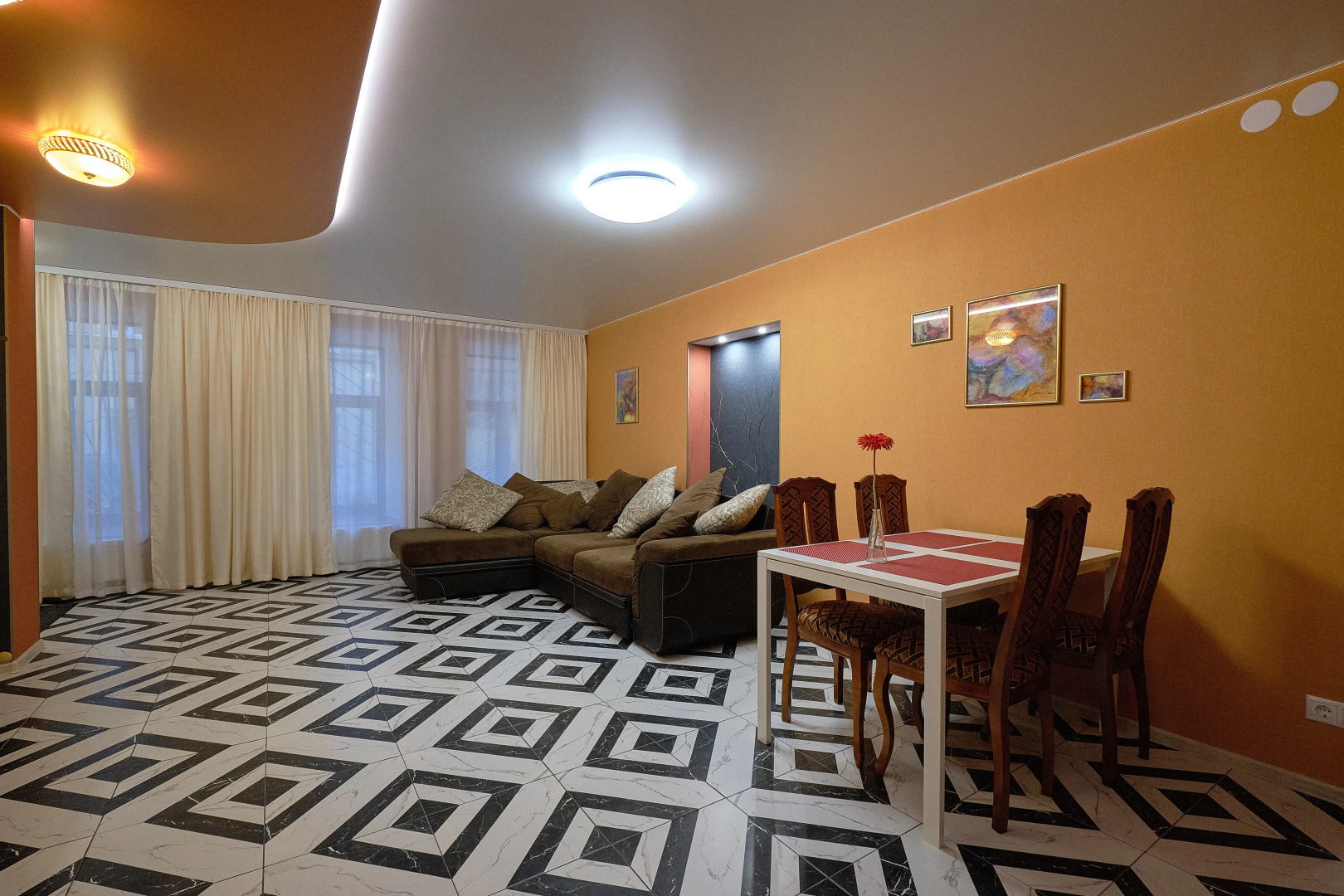 Квартира 2-х комн   у Московского вокзала - Невский пр 103