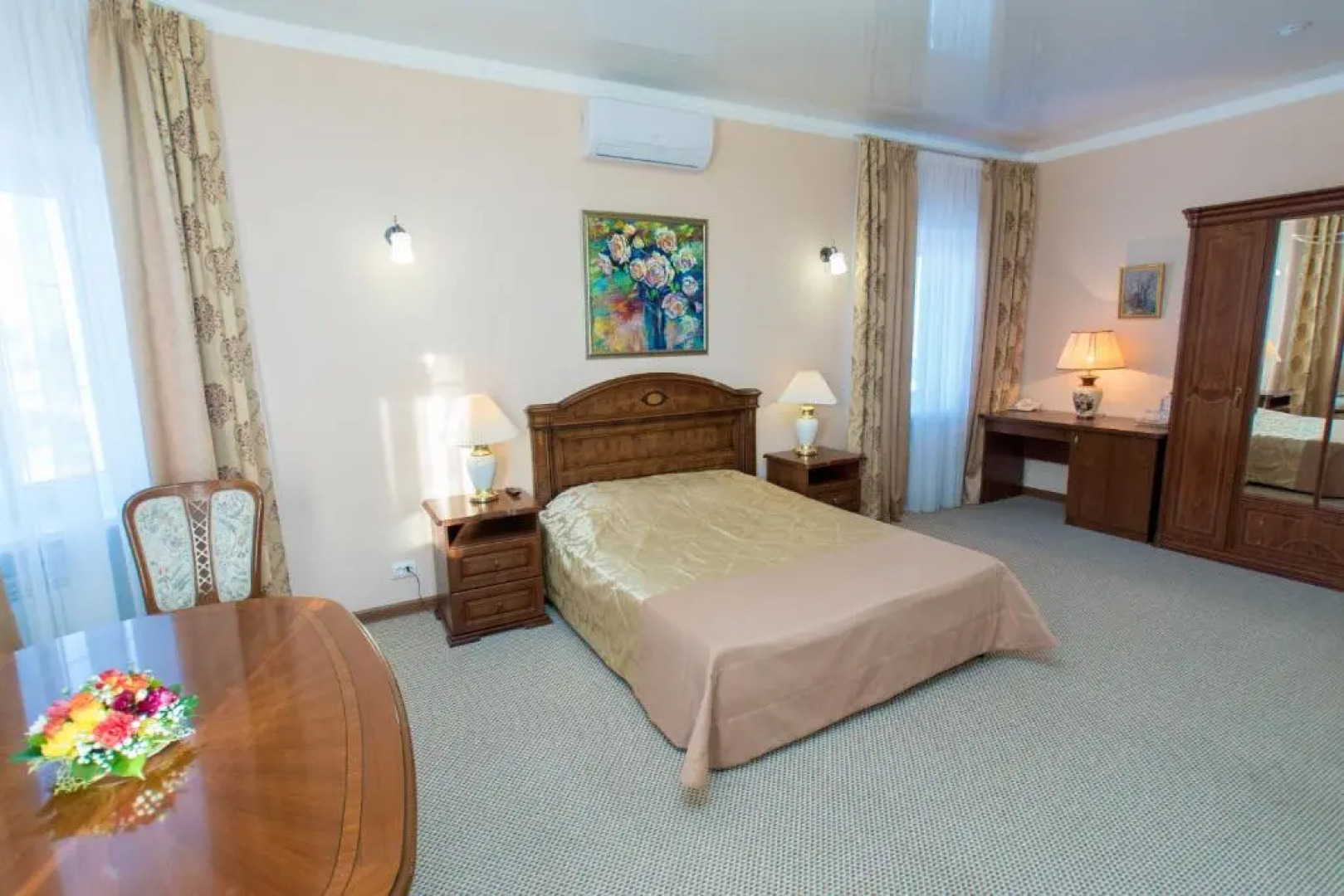 Отель Виноград