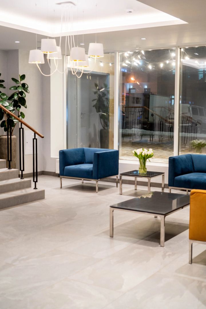 Отель FarFour Inn & Suite