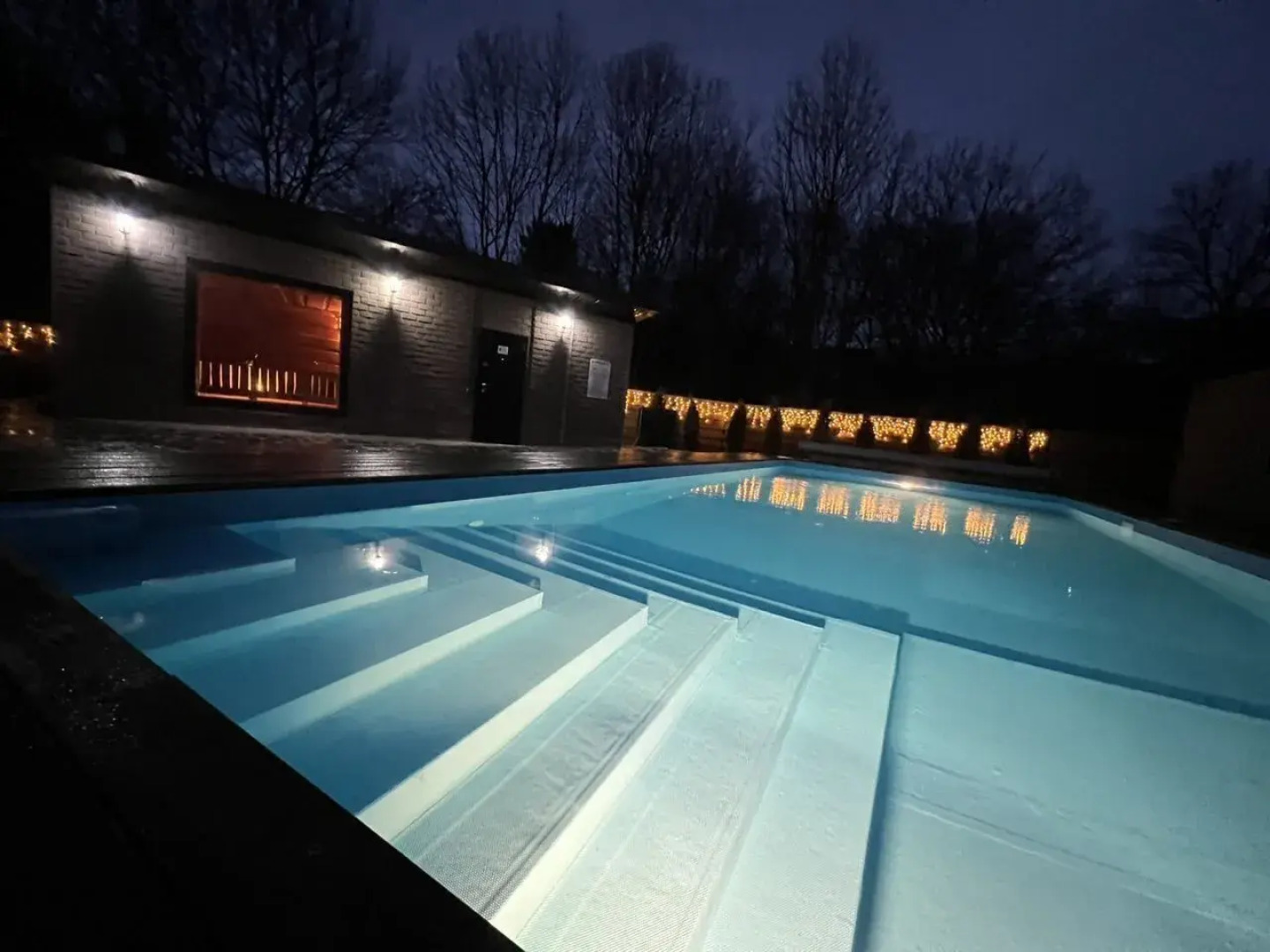 Частный дом с баней, бассейном и мангалом