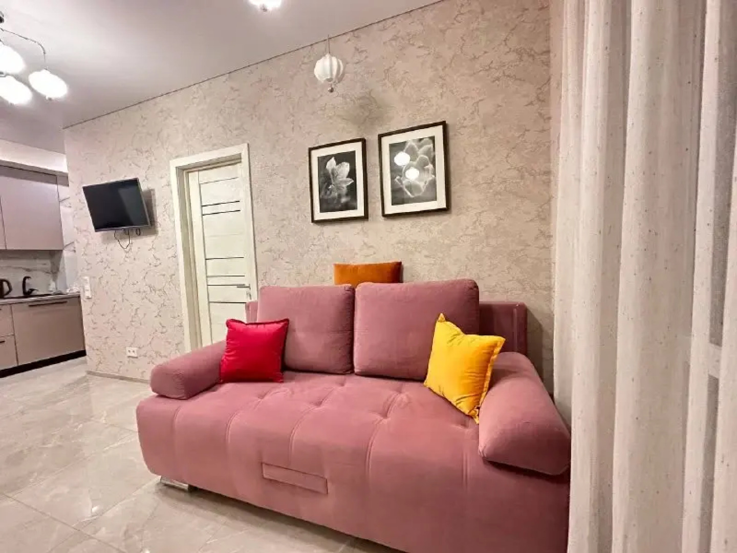 Море квартир с видом на зеленую бамбуковую рощу