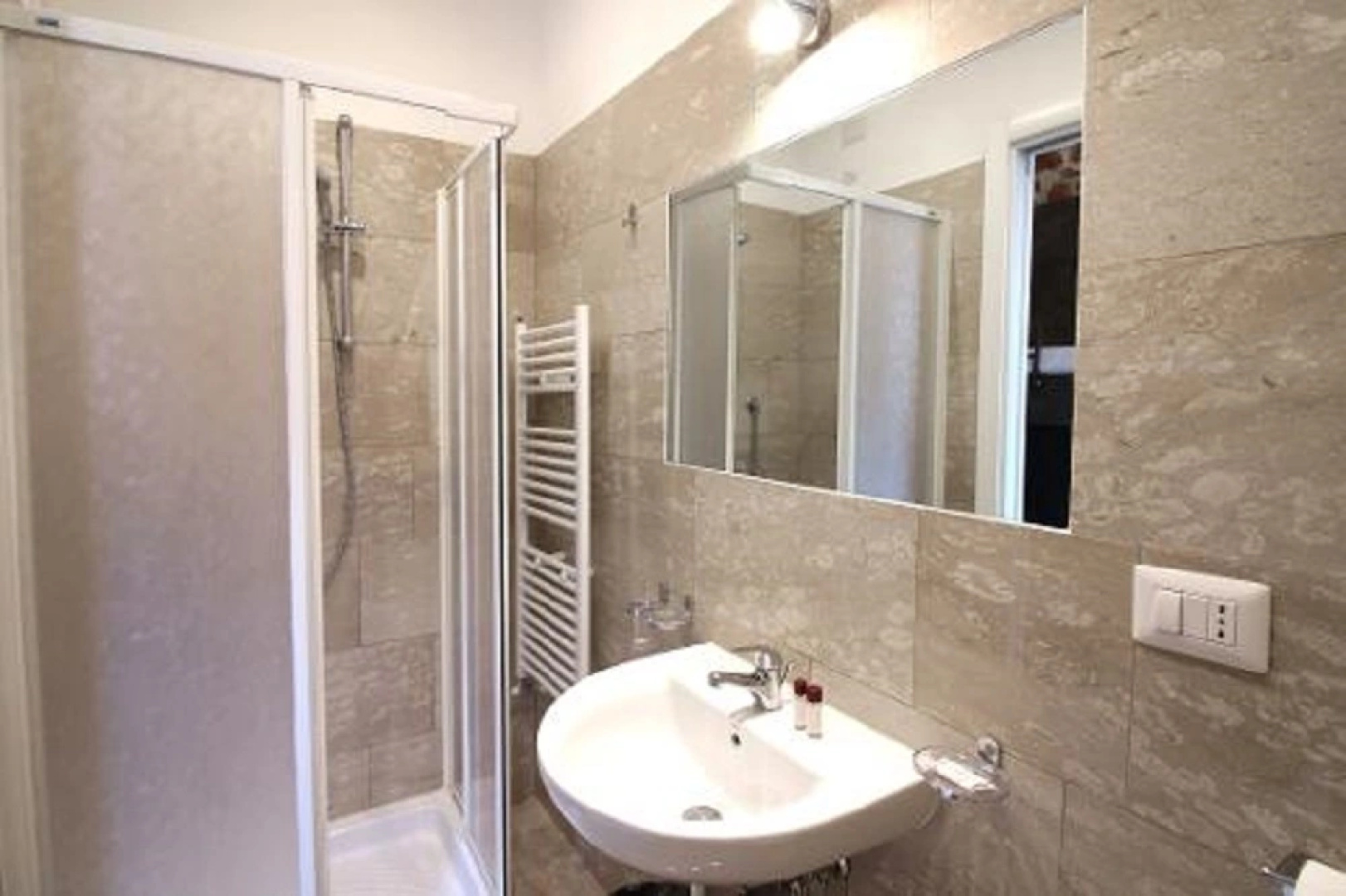 Хостел New Generation Hostel Tirana Center