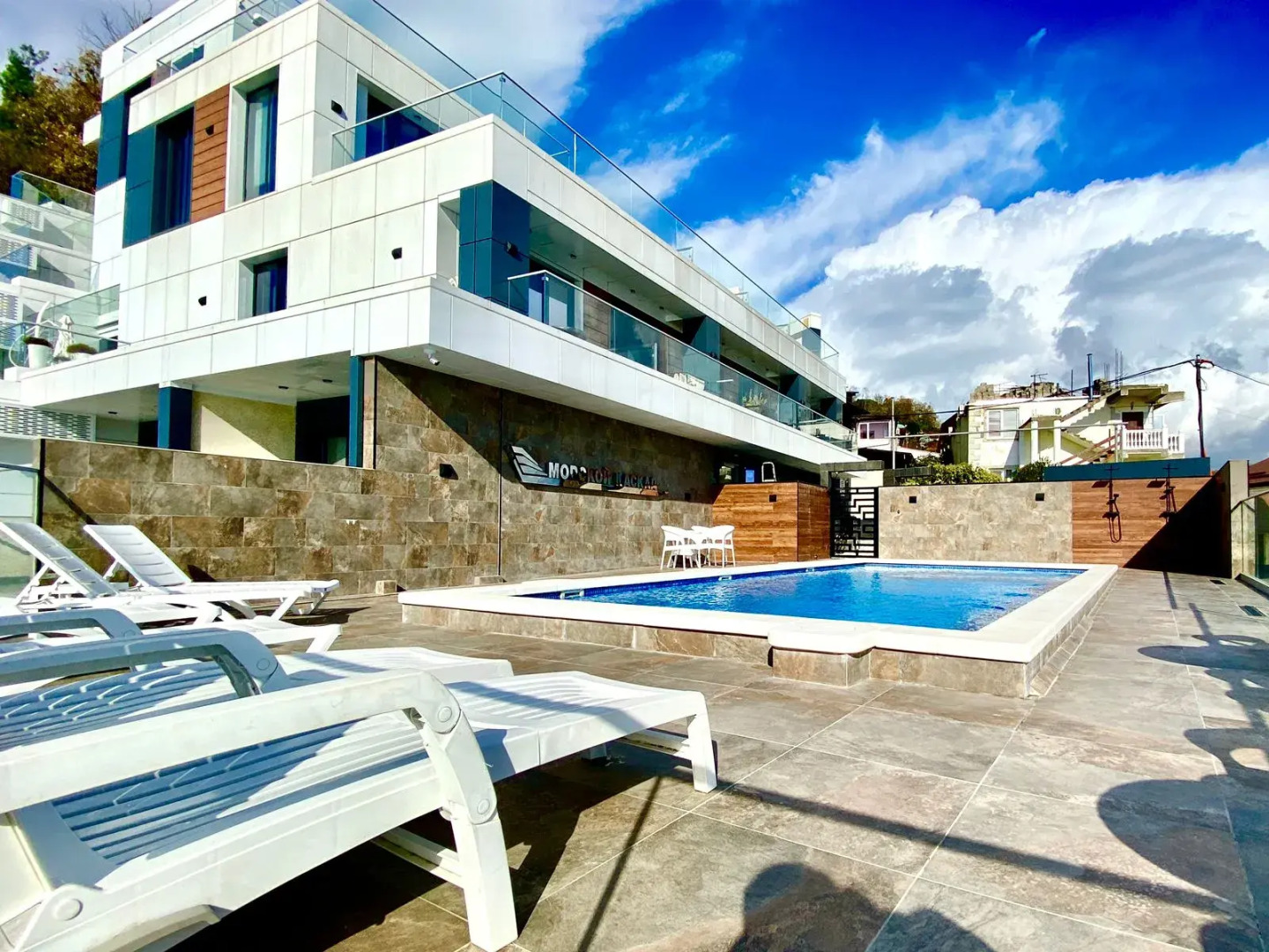 Апартаменты Orange Apart На Первой Линии с Бассейном