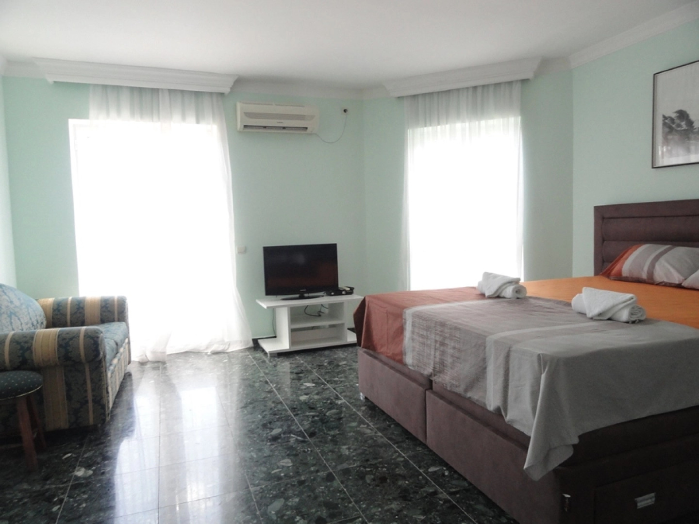 Вилла Petrovac с бассейном 6 спален