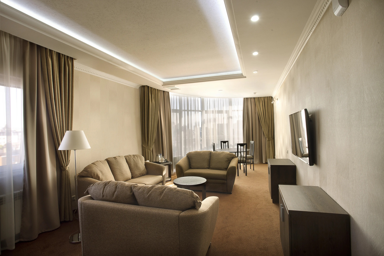 Отель Amici Grand Hotel