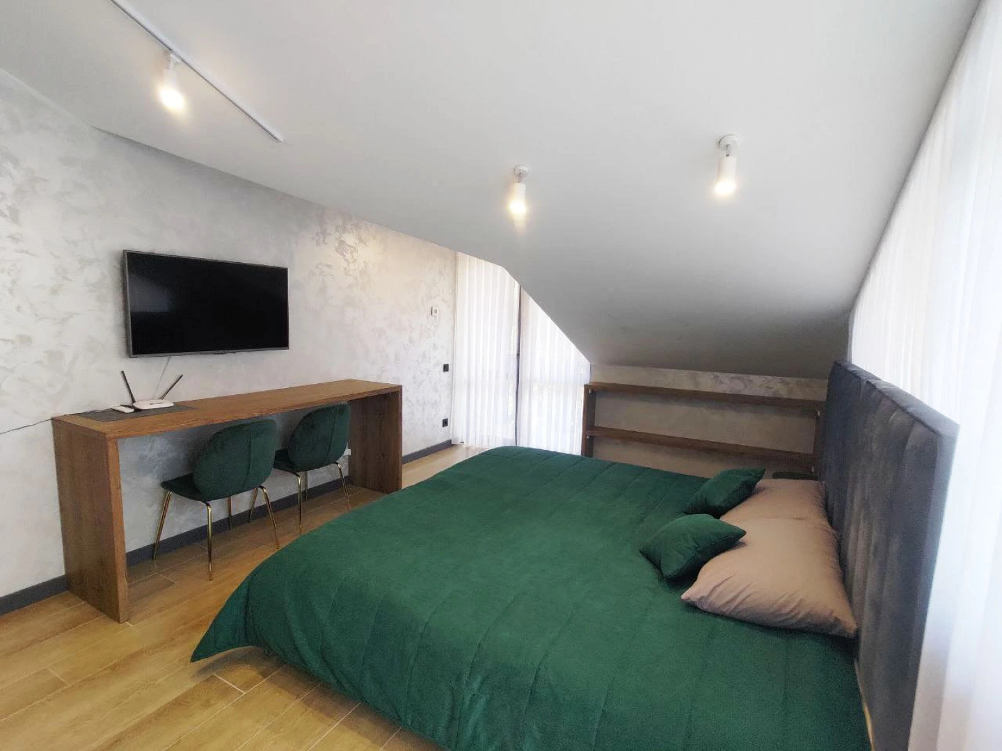 Апартаменты Студия с Балконом на Защитников Кавказа 114