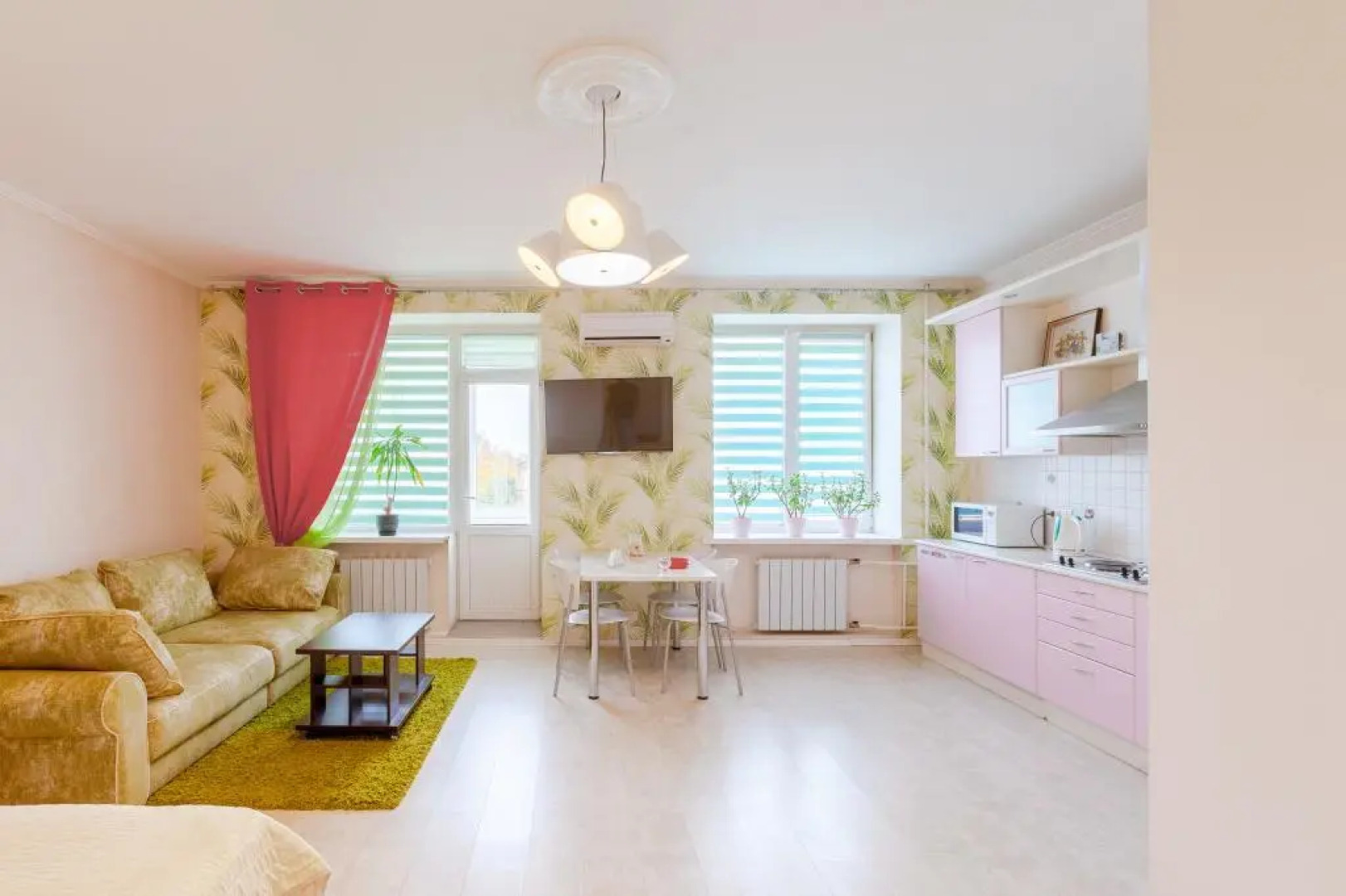 Квартира с балконом в историческом центре рядом с набережной