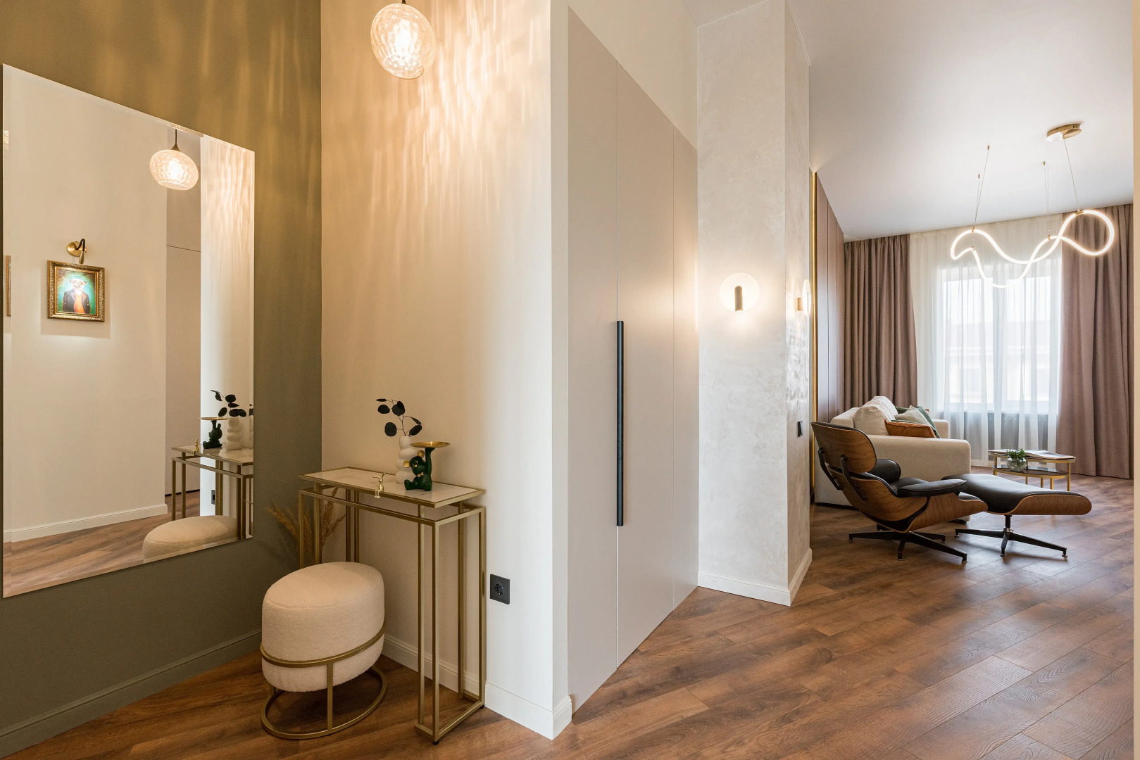 Апартаменты Сталинка после ремонта с видом на главный проспект Минска, крыши и закаты