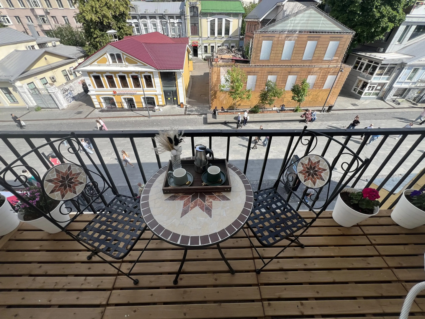 Квартира Уютный Лофт с балконом на главной улице Столицы Закатов