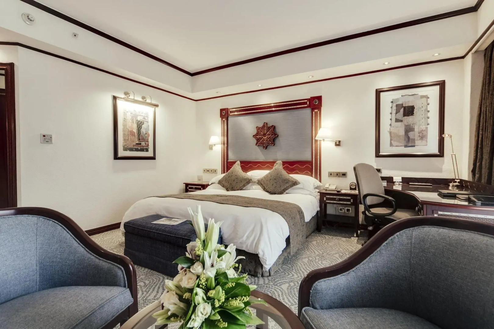 Отель Kampala Serena