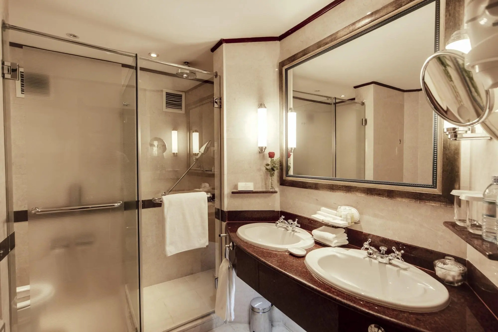 Отель Kampala Serena