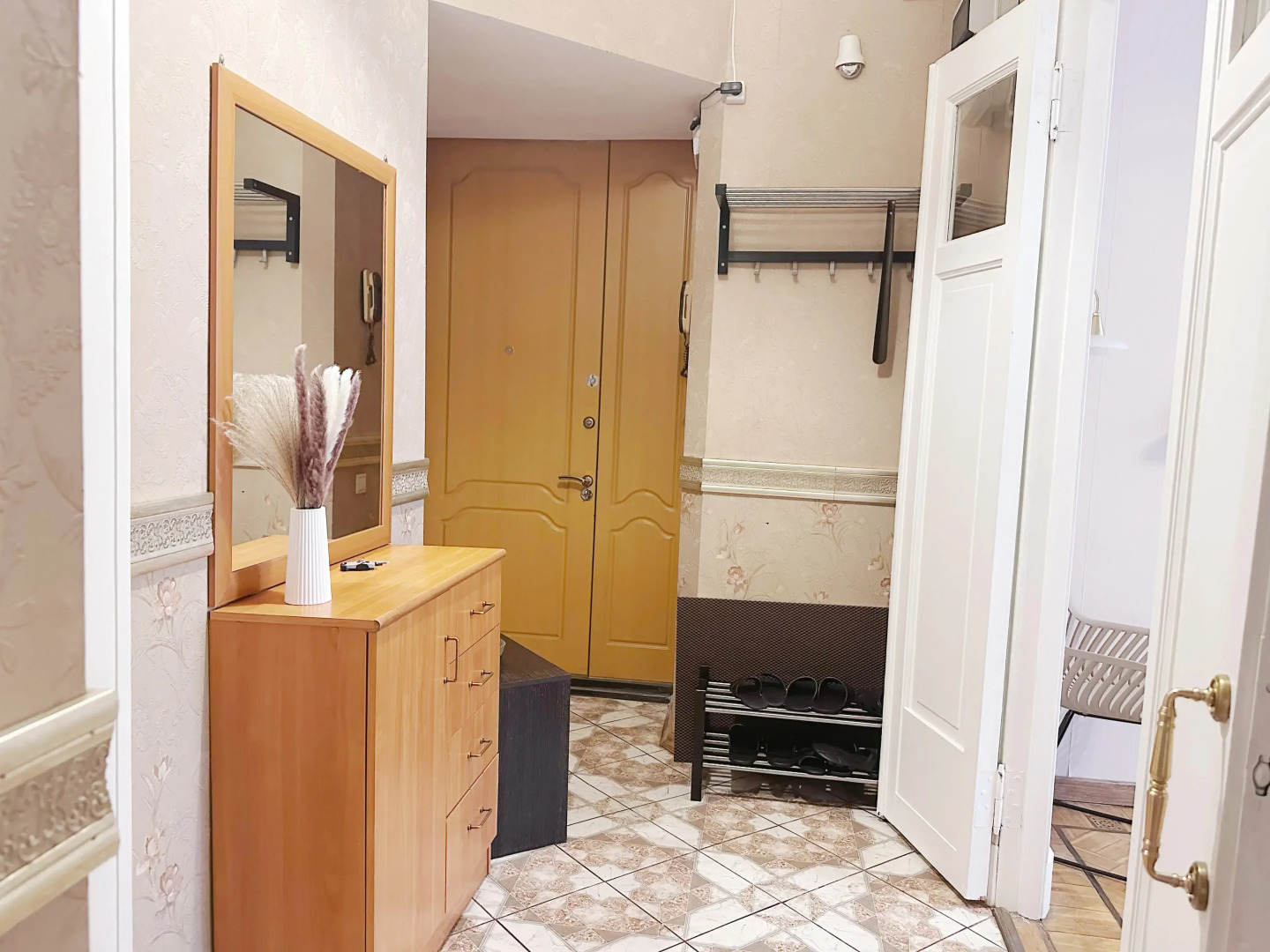 Квартира Четырехкомнатная Natali Apart на 8 Человек Около Патриарших Прудов в Центре Москвы