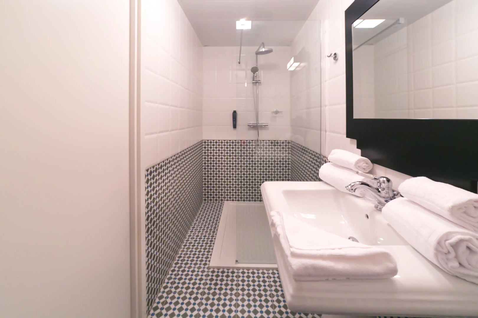 Отель Best Western Journel Saint-Laurent-Du-Var