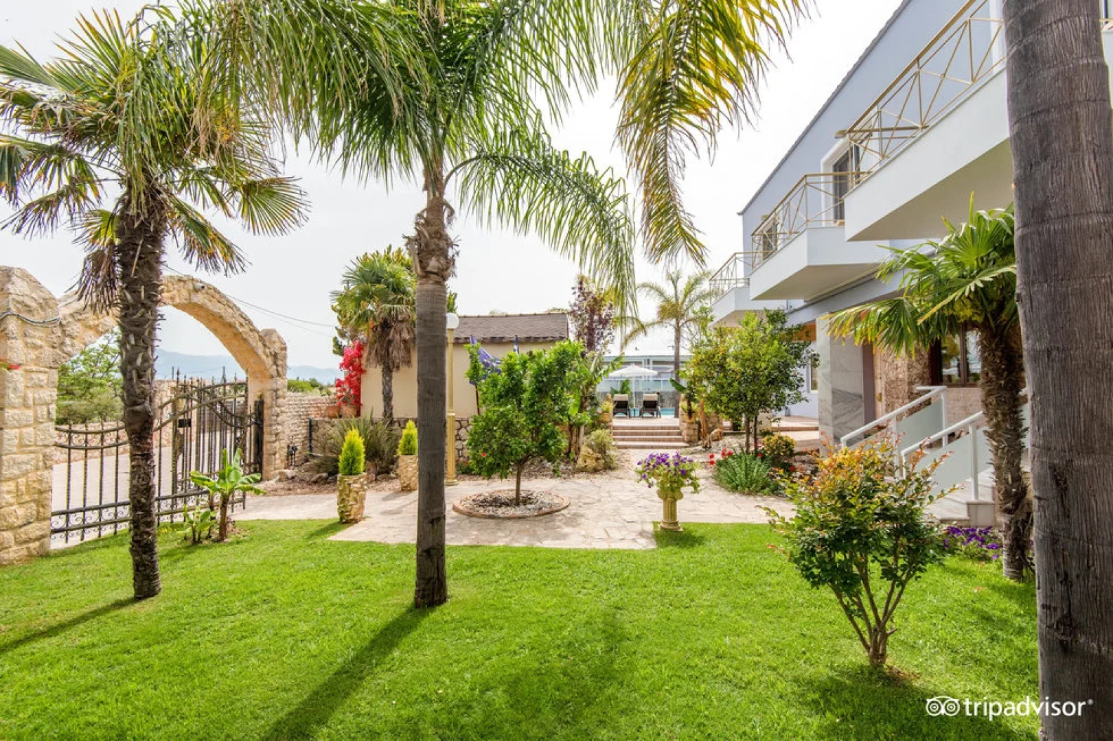Отель Paradice Luxury Suites