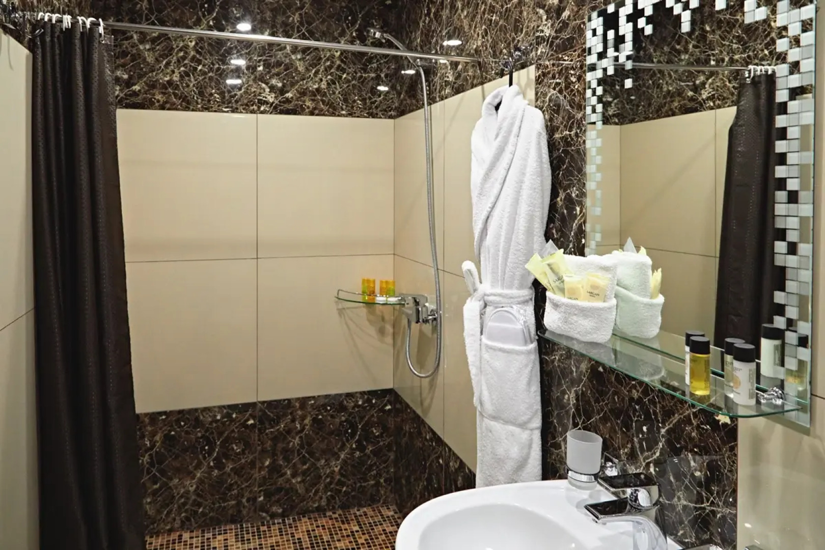 Отель Белая Акация