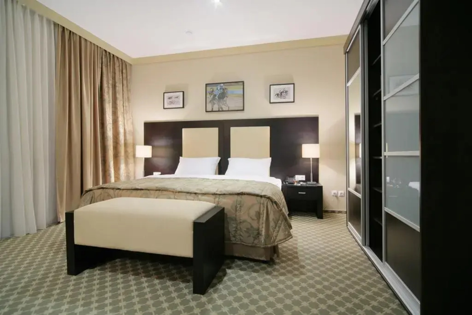 Отель Сенатор