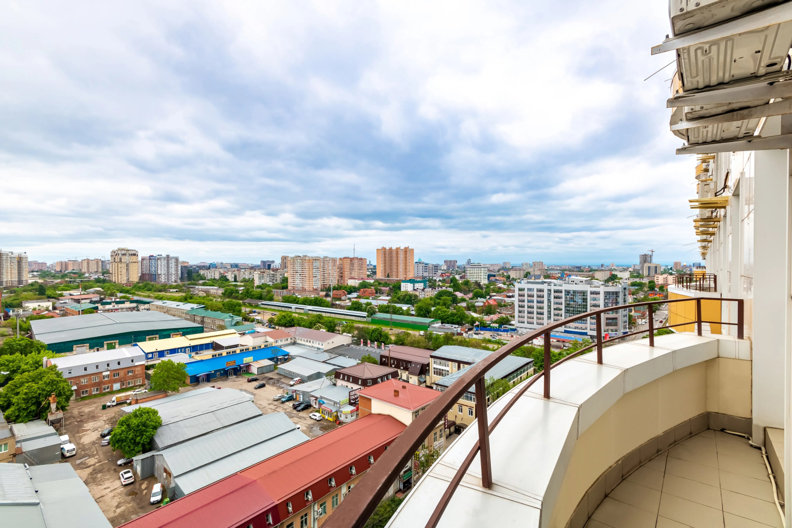 Апартаменты для 6 гостей ЖК «Большой» Smart TV, балкон с видом, духовка